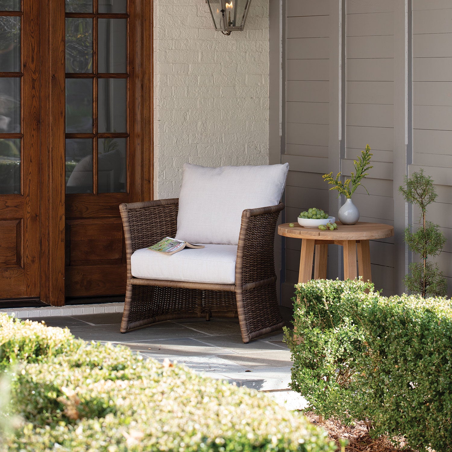 Outdoor Chairs & Stools